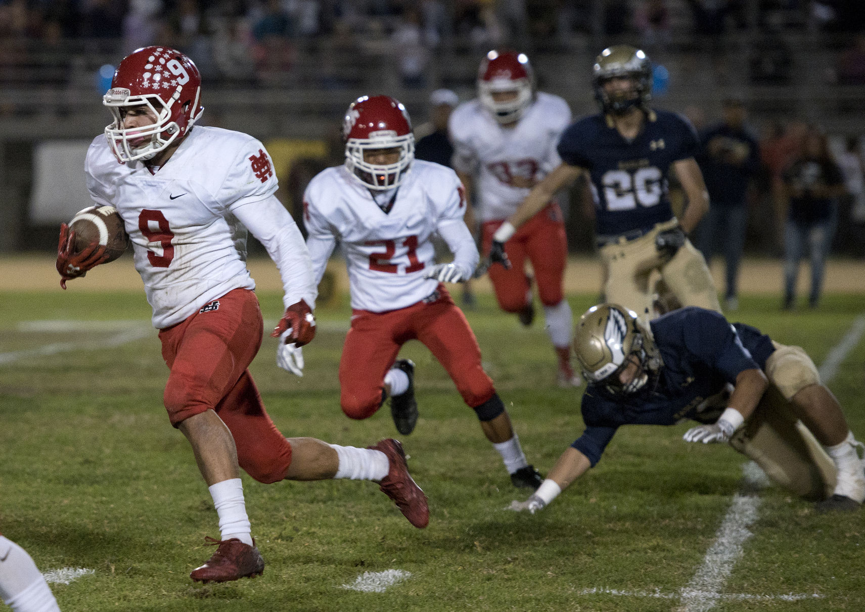 SantaMariaatSouthElMonteFootball.1124.10.JPG